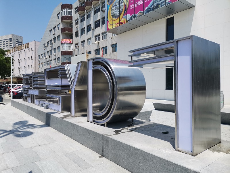 煙臺亞東柒 號文創(chuàng)園 大型316不銹鋼字體發(fā)光標志景觀